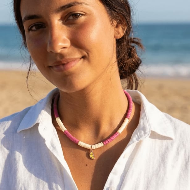 Collier personnalisé bicolore rose et jaune, perles Heishi avec charms, acier