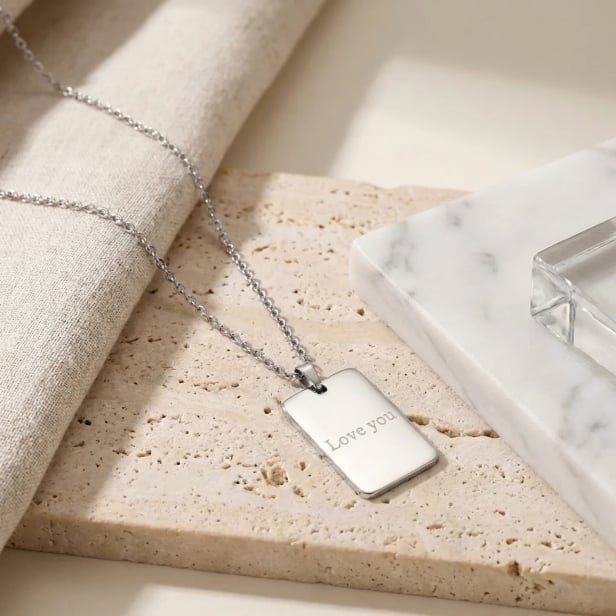 Collier Homme Gravé Acier – Médaille Rectangulaire