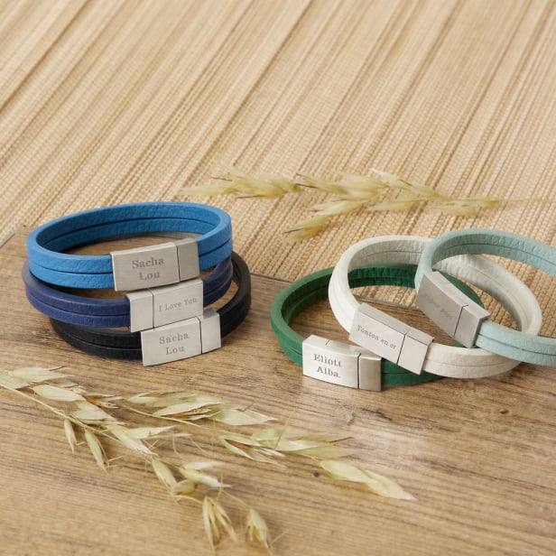 Bracelet homme personnalisé en cuir plat bleu clair, double tour avec boucle argentée