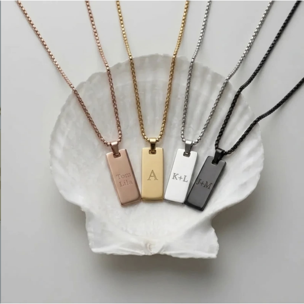 Collier Homme Gravé Acier – Médaille Rectangulaire Argentée