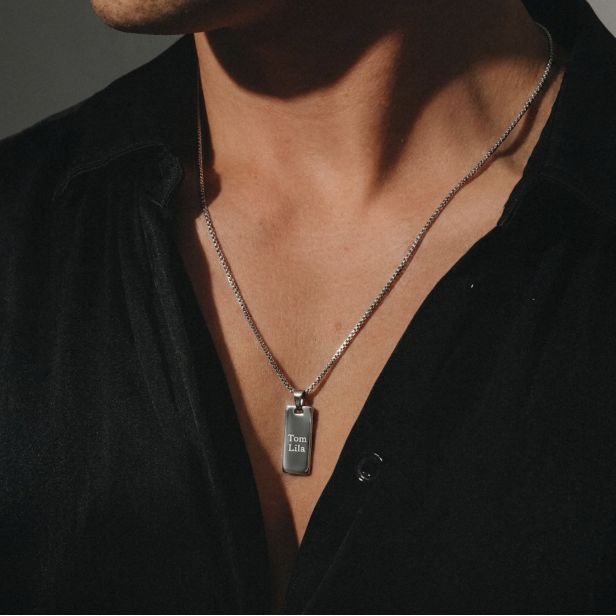 Collier Homme Gravé Acier – Médaille Rectangulaire Noir