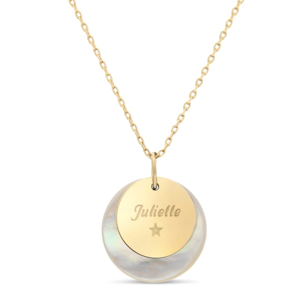 Packshot du collier médaille nacre et médaille 15 mm à graver en Plaqué Or Packshot du collier médaille nacre et médaille 15 mm à graver en Plaqué Or