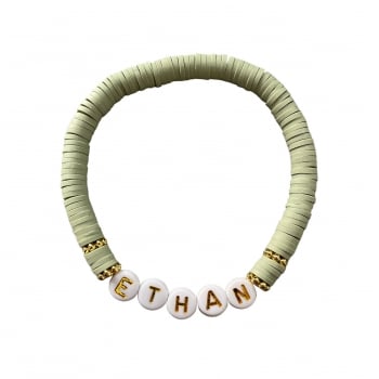 Packshot du bracelet personnalisé doré en perles Heishi et lettres
