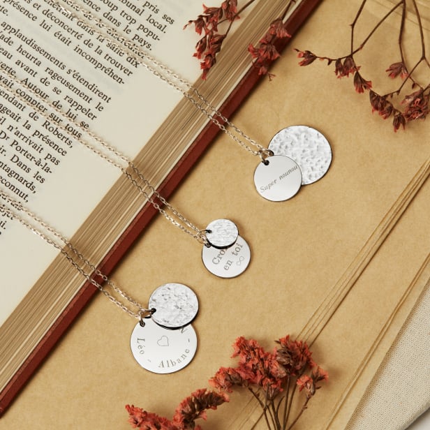 Collier gravé double médaille lisse et charm martelé, argent