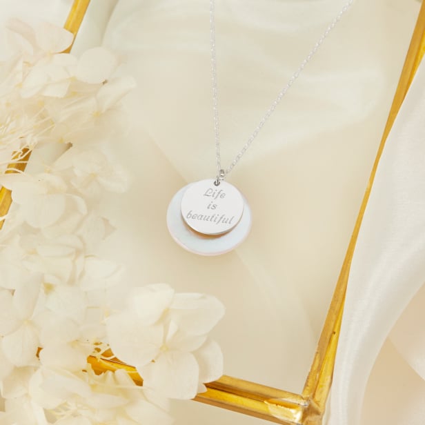 Collier nacre et médaille personnalisée, argent