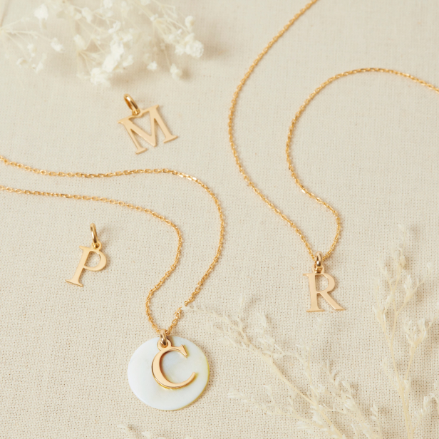 Collier charm petite lettre, plaqué or