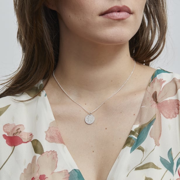 Collier personnalisé médaille martelée, argent