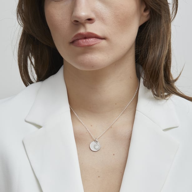 Collier médaille gravée et charm soleil, argent