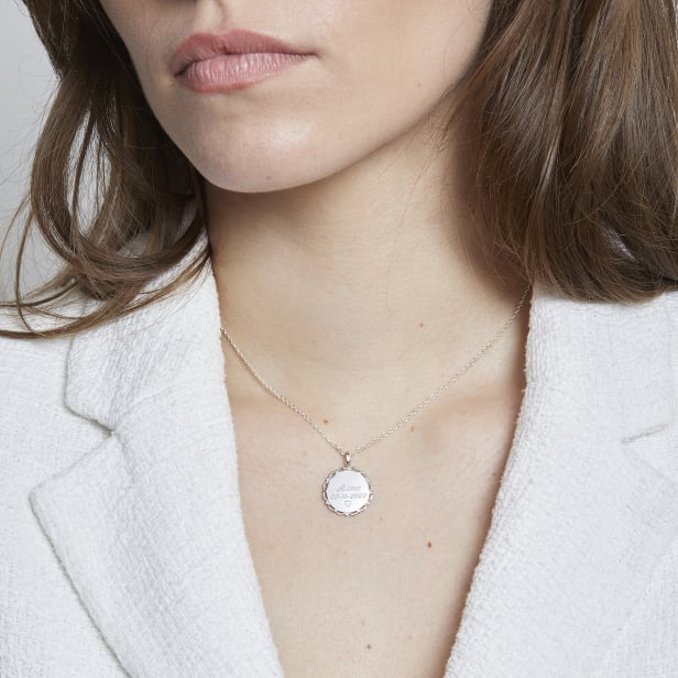 Collier médaille dentelle gravée, argent