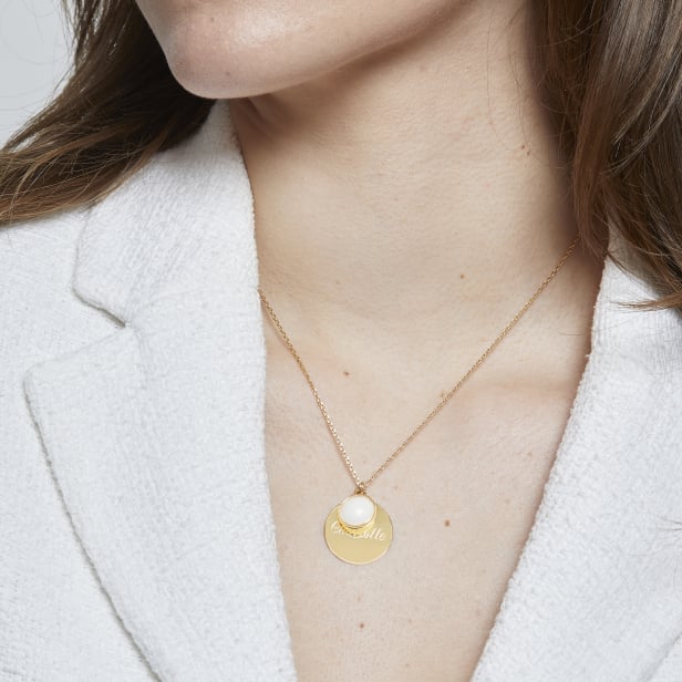 Collier personnalisé médaille et pierre blanche, plaqué or