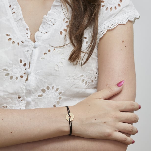 Bracelet cordon médaille cible gravée, plaqué or