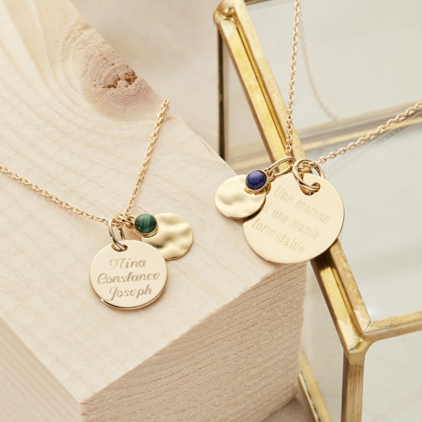 Collier médaille gravée et  son pendentif martelé pierre bleue, plaqué or