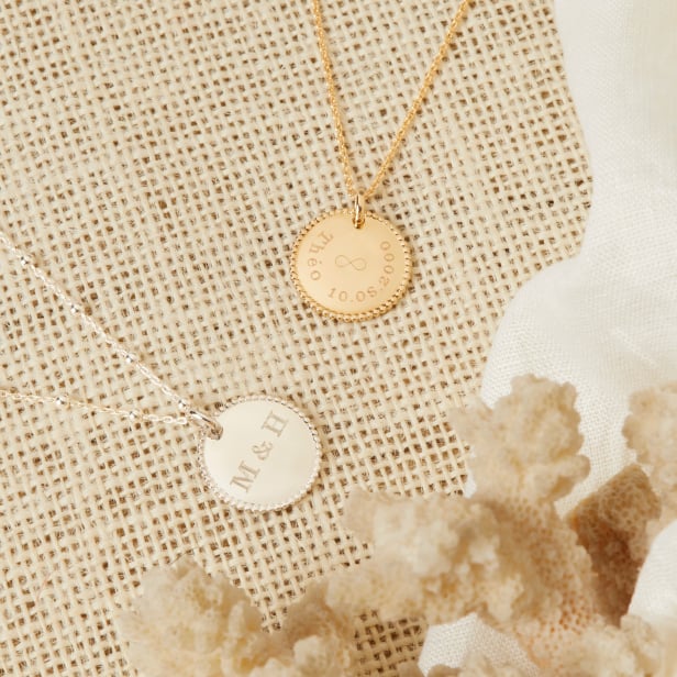 Collier enfant personnalisé médaille perlée, plaqué or