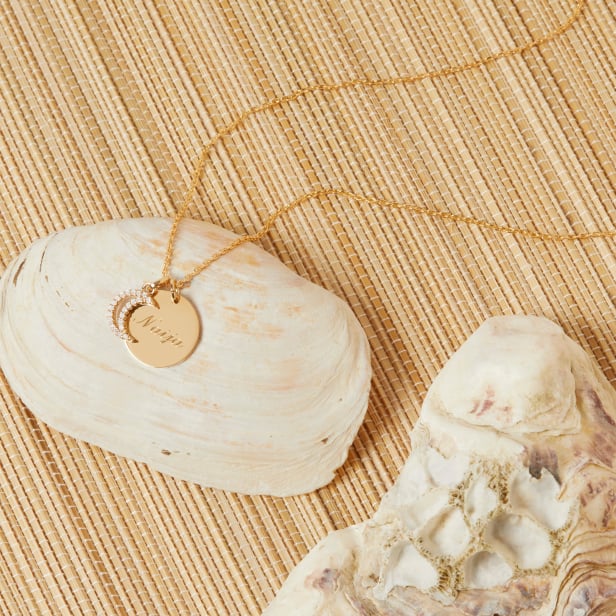 Collier enfant médaille gravée et charm lune à strass, plaqué Or