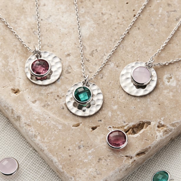 Collier personnalisé médaille martelée et pierre verte, argent