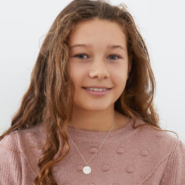 Collier enfant médaille dentelle gravée, argent