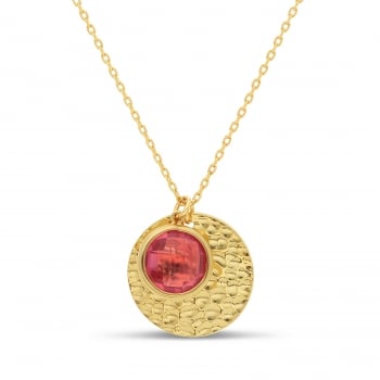 Packshot du collier personnalisé médaille martelée 20 mm Plaqué Or et pierre fine fuchsia (avant)
