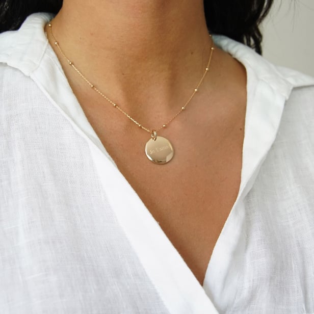 Porté du collier personnalisé médaille bombée 20 mm Plaqué Or