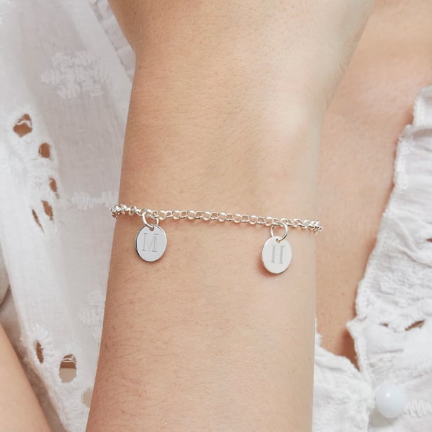 Bracelet gravé avec double médailles, argent