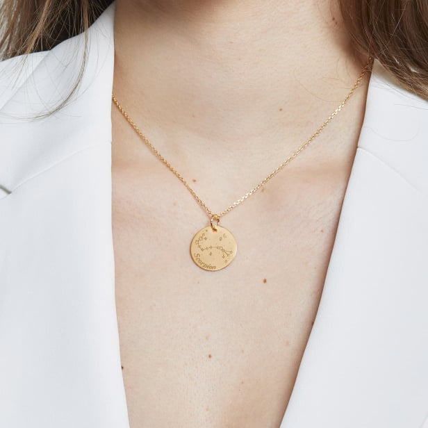 Collier astro médaille gravée Scorpion, plaqué or