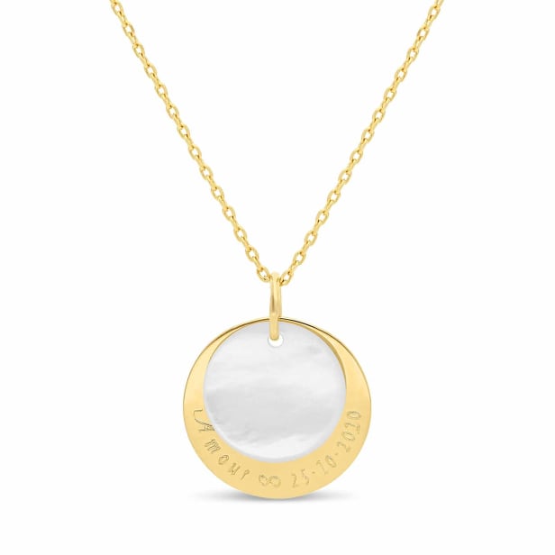 Packshot du collier médaille nacre et médaille 20 mm à graver en Plaqué Or Packshot du collier médaille nacre et médaille 20 mm à graver en Plaqué Or