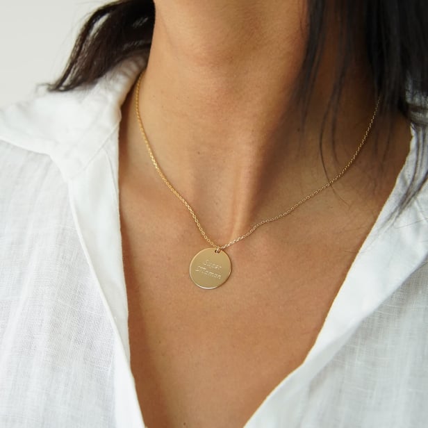 Collier médaille gravée, plaqué or