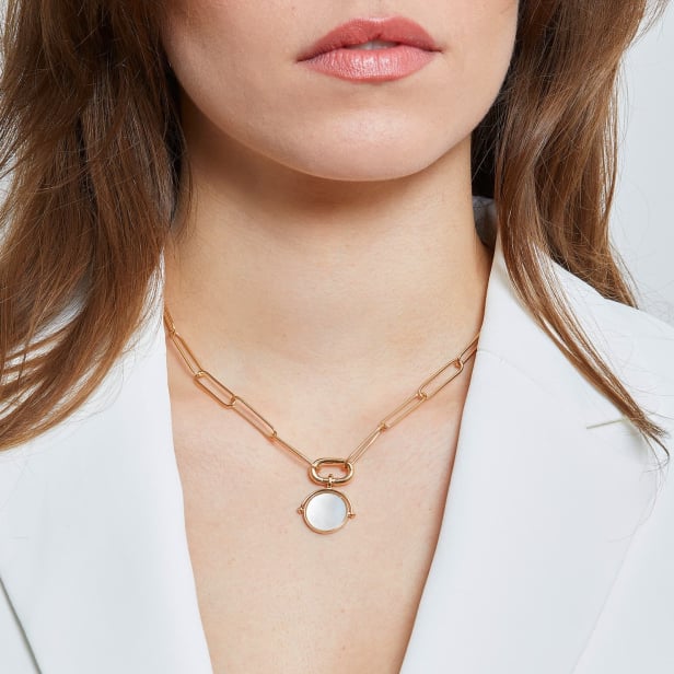 Collier personnalisé grande maille et médaille nacre, plaqué or