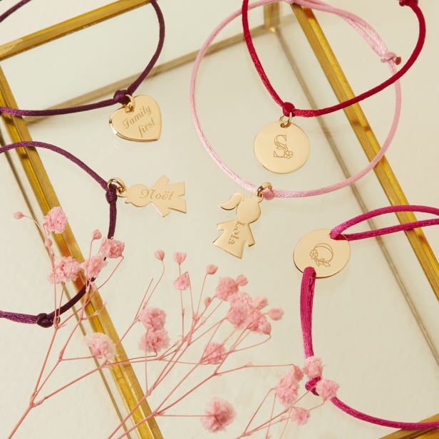 Nature morte bracelets personnalisés enfant avec pendentif plaqué or