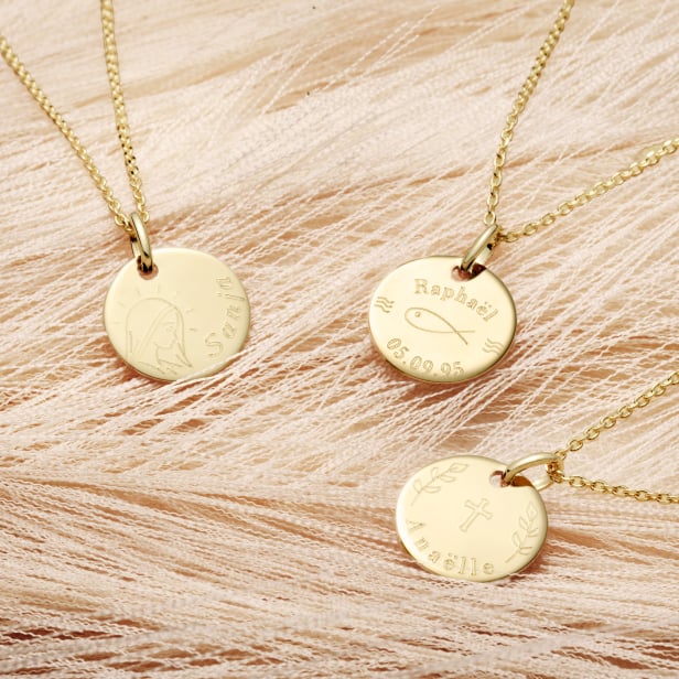 Collier personnalisé baptême, dessin "Vierge Marie", plaqué or