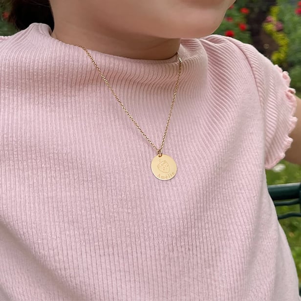 Collier personnalisé enfant dessin fraise, plaqué or