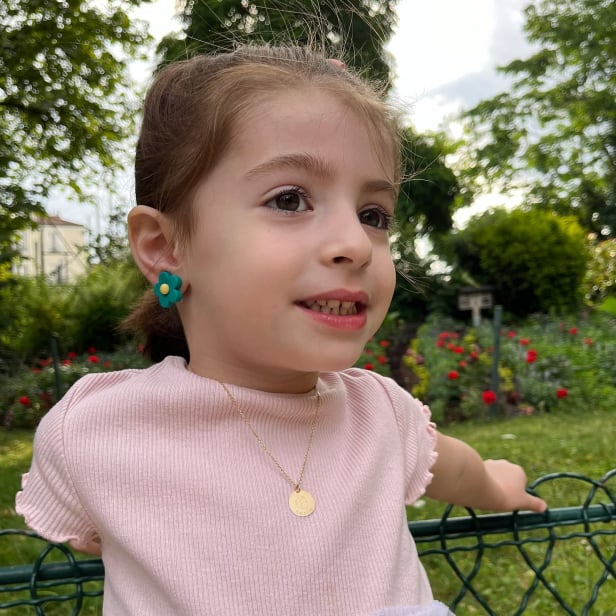 Collier personnalisé enfant dessin fraise, plaqué or