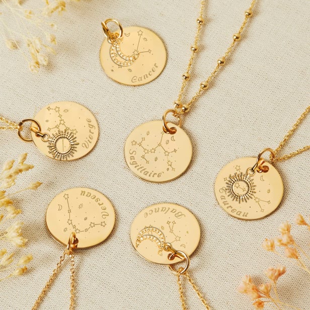 Gravure signe astro avec breloques lune et soleil.