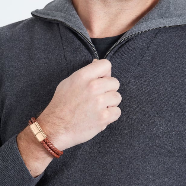 Bracelet homme personnalisé en cuir tressé double tour marron, boucle rosée