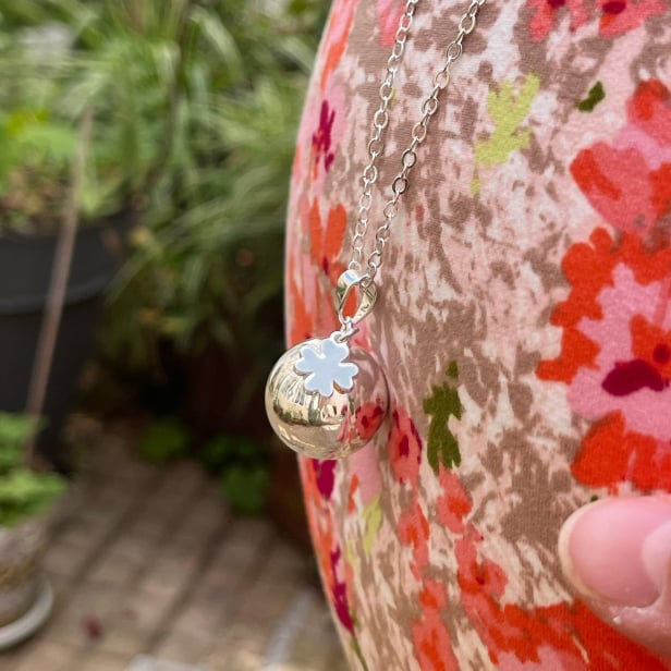 Collier bola personnalisé et son trèfle