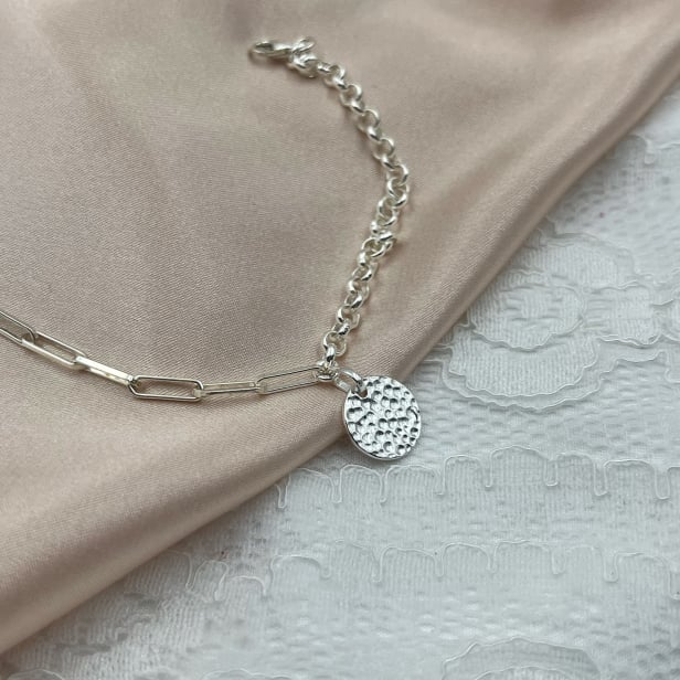 Bracelet gravé médaille martelée et chaine dépareillée argent