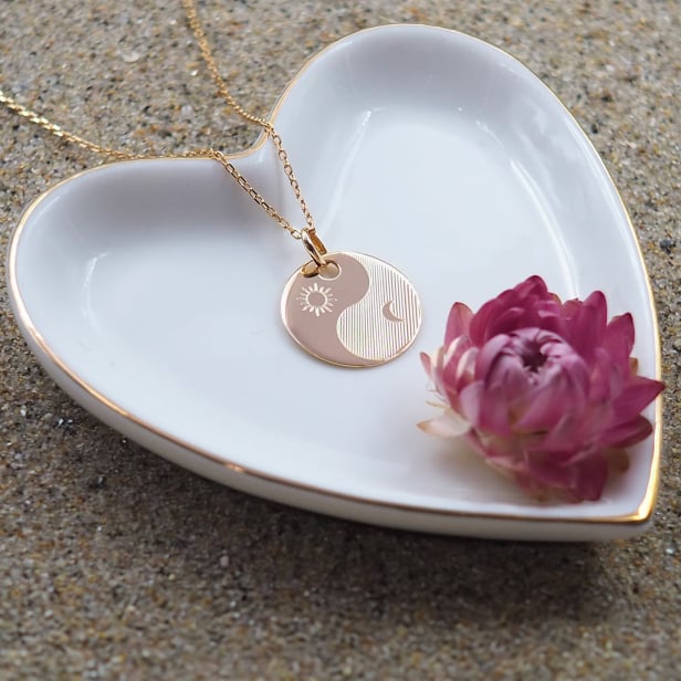 Collier gravé dessin Yin Yang, plaqué or