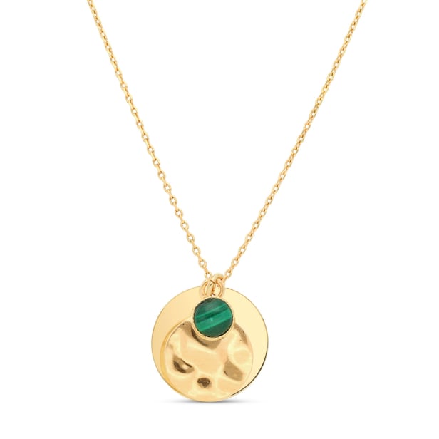 Collier petite médaille et son pendentif martelé et pierre verte Collier petite médaille et son pendentif martelé et pierre verte