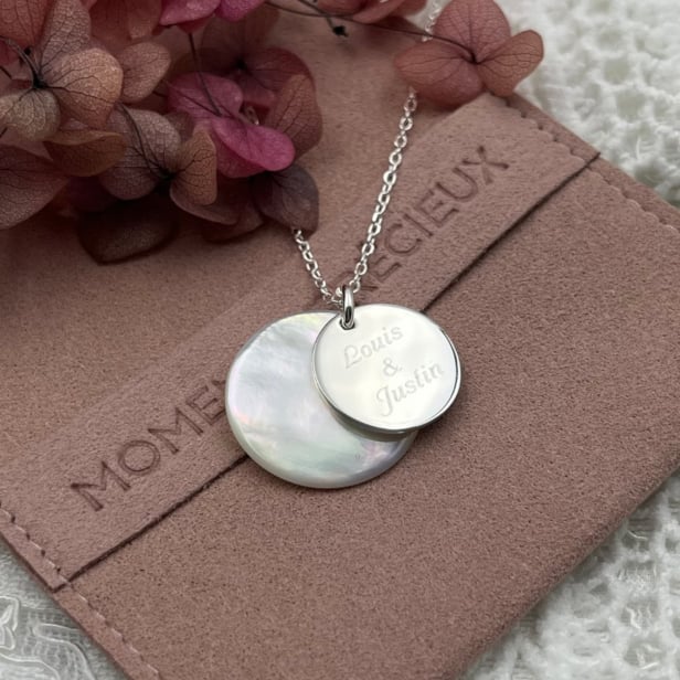 Collier nacre et médaille personnalisée, argent