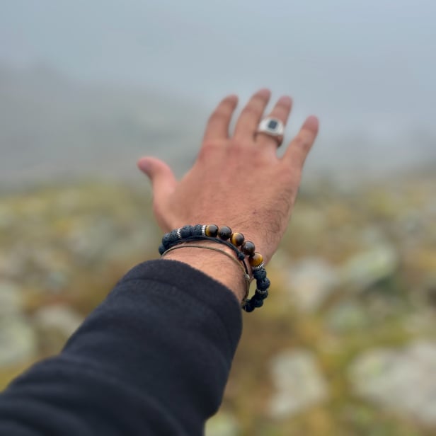 Bracelet homme personnalisé perles effet lave et perles marron