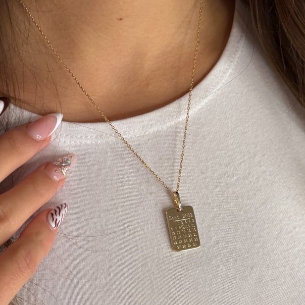 Collier calendrier personnalisé avec date gravée, plaqué or