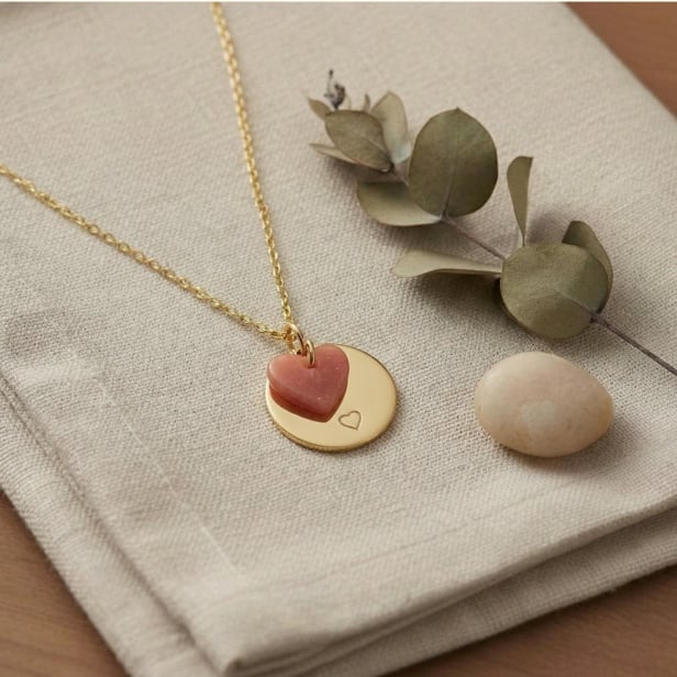 Collier médaille personnalisée et pendentif coeur, plaqué or