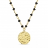 Packshot du Collier avec pierres noires et médaille martelée personnalisée 15 mm Plaqué Or