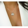 Porté du collier personnalisé grande médaille bombée 20 mm Argent