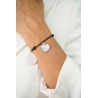 Porté du bracelet cordon avec médaille cœur perlé personnalisée en Argent