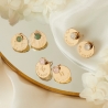 Boucles d'oreilles martelées puces avec pierres vertes en Plaqué Or