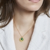 Collier personnalisé médaille 20 mm Plaqué Or et pierre vert émeraude