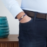 Bracelet personnalisé perles bleues avec médaillon argenté