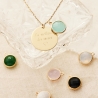 Collier personnalisé médaille 20 mm Plaqué Or et pierre vert émeraude