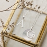 Collier personnalisé médaille nacre 20 mm et charm lettre Argent