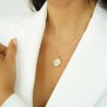 Collier personnalisé lettre initiale 15 mm en nacre et Plaqué Or